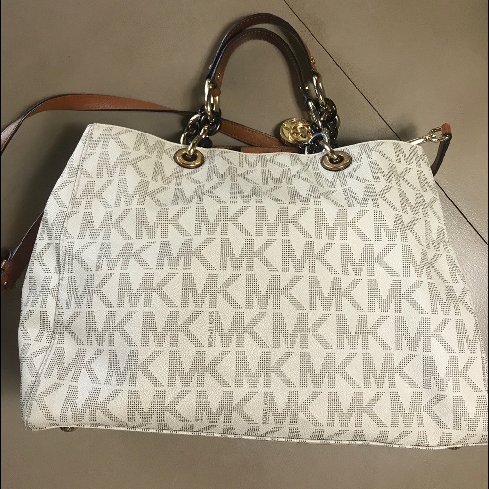 Michael Kors Cynthia Satchel - Vanilla
